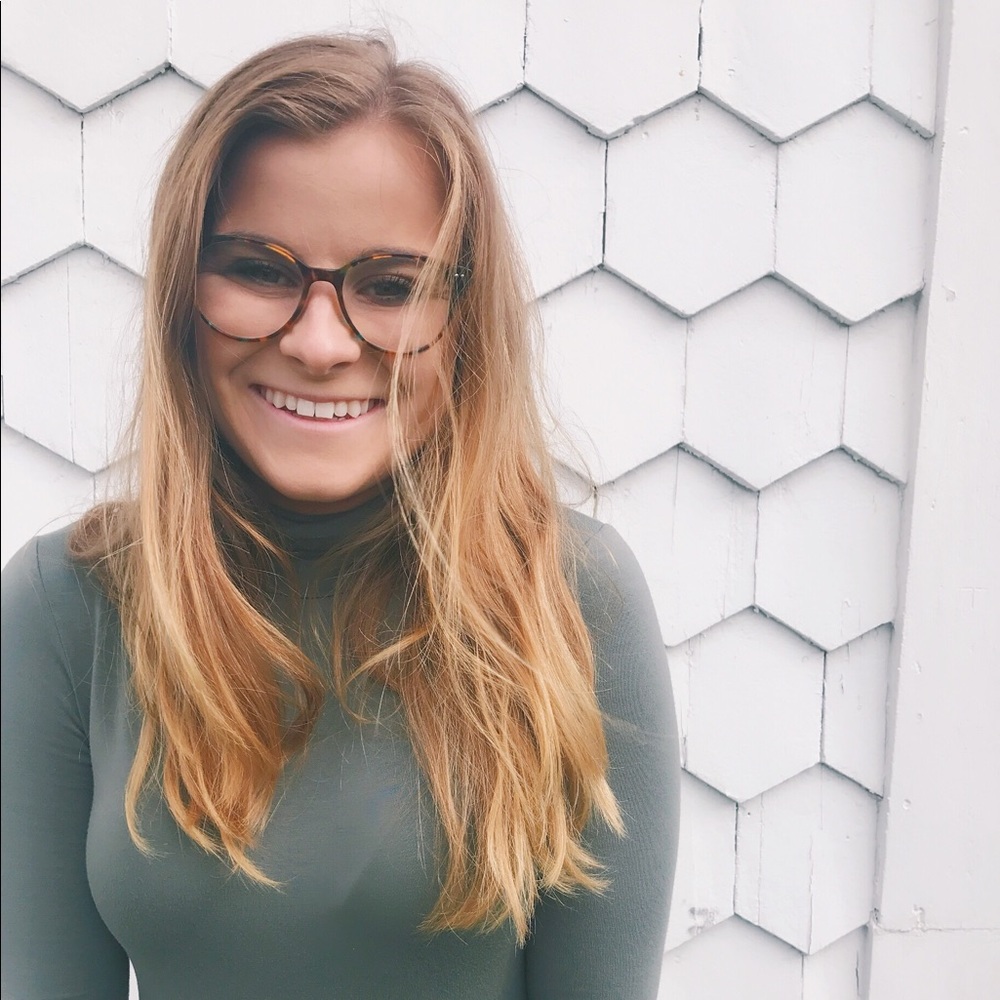 Meet your Posher, Deangela